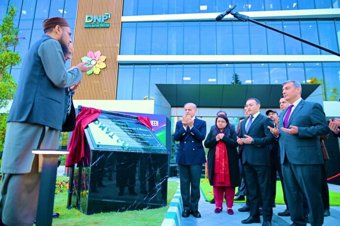 Prime Minister Shehbaz Sharif inaugurating Asaan Khidmat Centre in Islamabad to improve public services